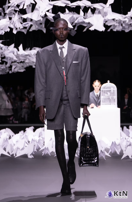 톰 브라운(Thom Browne) FW25 컬렉션은 고전적인 테일러링의 정수를 초현실적인 세계관으로 확장한 패션 판타지. 사진=Gregoire Avinel, K trendy NEWS DB ⓒ케이 트렌디뉴스 무단전재 및 수집, 재배포금지