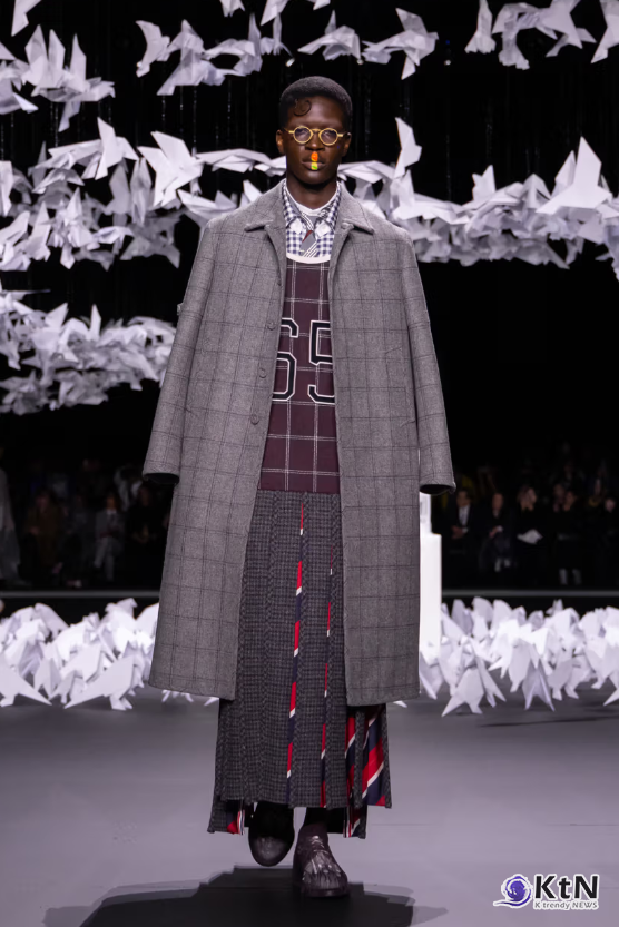 톰 브라운(Thom Browne) FW25 컬렉션은 고전적인 테일러링의 정수를 초현실적인 세계관으로 확장한 패션 판타지. 사진=Gregoire Avinel, K trendy NEWS DB ⓒ케이 트렌디뉴스 무단전재 및 수집, 재배포금지