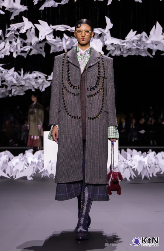 톰 브라운(Thom Browne) FW25 컬렉션은 고전적인 테일러링의 정수를 초현실적인 세계관으로 확장한 패션 판타지. 사진=Gregoire Avinel, K trendy NEWS DB ⓒ케이 트렌디뉴스 무단전재 및 수집, 재배포금지