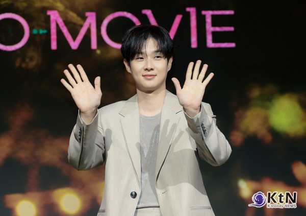 “설렘 가득” 최우식, ‘멜로무비’ 제작발표회서 로맨틱 포즈 선보여/사진=K trendy NEWS DB ⓒ케이 트렌디뉴스 무단전재 및 수집, 재배포금지