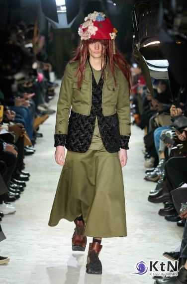 COMME des GARÇONS HOMME PLUS FW25 컬렉션은 단순한 패션 쇼가 아니라, 디자인을 통해 세계와 대화하는 실험적 무대였다. 사진=Umberto Fratini/Gorunway.com/Vogue Runway, K trendy NEWS DB ⓒ케이 트렌디뉴스 무단전재 및 수집, 재배포금지