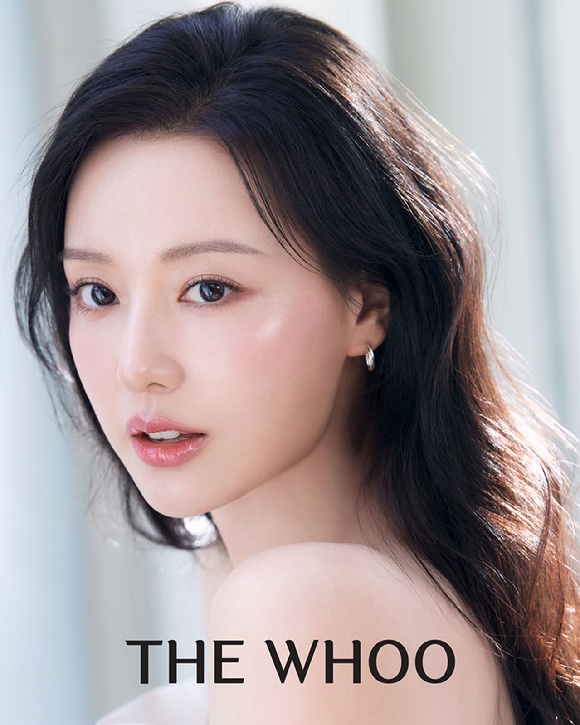 김지원, 고급스러운 윤광 피부 비결은… 우아한 자태 ‘감탄’ 사진=2025 02.26  더후(THE WHOO) LG생활건강 제공  K trendy NEWS DB ⓒ케이 트렌디뉴스 무단전재 및 수집, 재배포금지