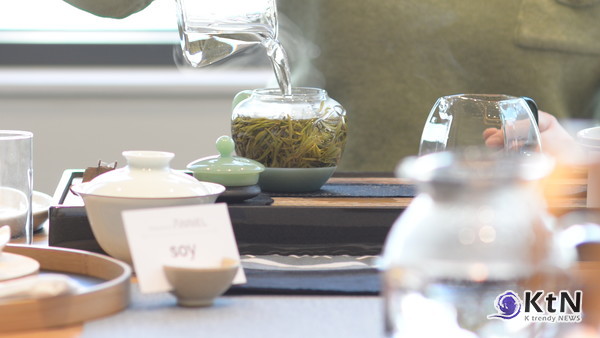   한 잔의 차에는 시간과 공간, 그리고 인간의 감각이 담겨 있다.  [온넬: ONNEL] 사진=K trendy NEWS DB ⓒ케이 트렌디뉴스 무단전재 및 수집, 재배포금지