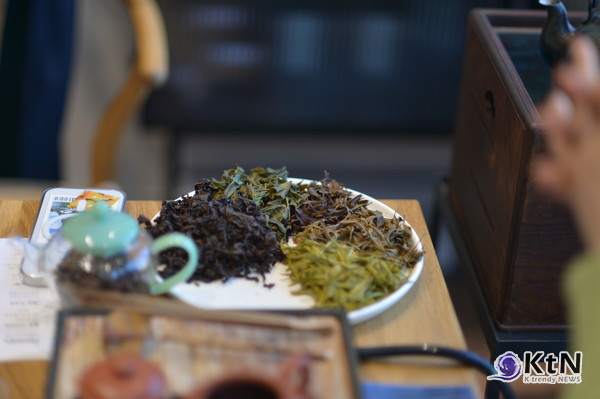 차는 단순한 음료가 아니다. 그것은 형태와 향, 그리고 시간이 빚어낸 작품이다. [온넬: ONNEL] 사진=K trendy NEWS DB ⓒ케이 트렌디뉴스 무단전재 및 수집, 재배포금지