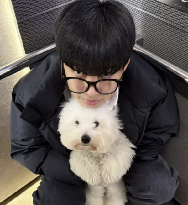 임영웅, 3개월 만에 SNS 재개… 반려견과 함께한 일상 공개  사진=2025 03.04 임영웅 SNS  K trendy NEWS DB ⓒ케이 트렌디뉴스 무단전재 및 수집, 재배포금지