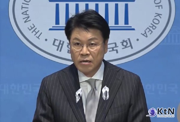 장제원, 성폭력 혐의 고소당해 경찰 수사 법적 대응 예고… “사실 아냐” 반박 사진=2025 03.04  국회 유튜브 갈무리  K trendy NEWS DB ⓒ케이 트렌디뉴스 무단전재 및 수집, 재배포금지