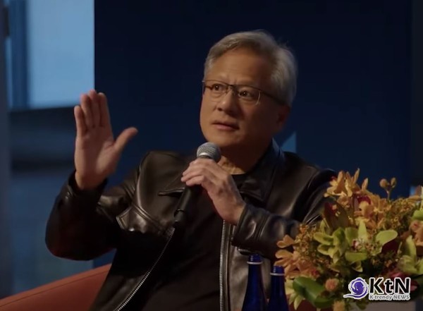 엔비디아(Nvidia) CEO 젠슨 황(Jensen Huang)은 최근 실적 발표에서 “앞으로 10년 동안 AI 성능을 다시 한 번 100만 배 가속할 것” 사진=유투브갈무리, K trendy NEWS DB ⓒ케이 트렌디뉴스 무단전재 및 수집, 재배포금지