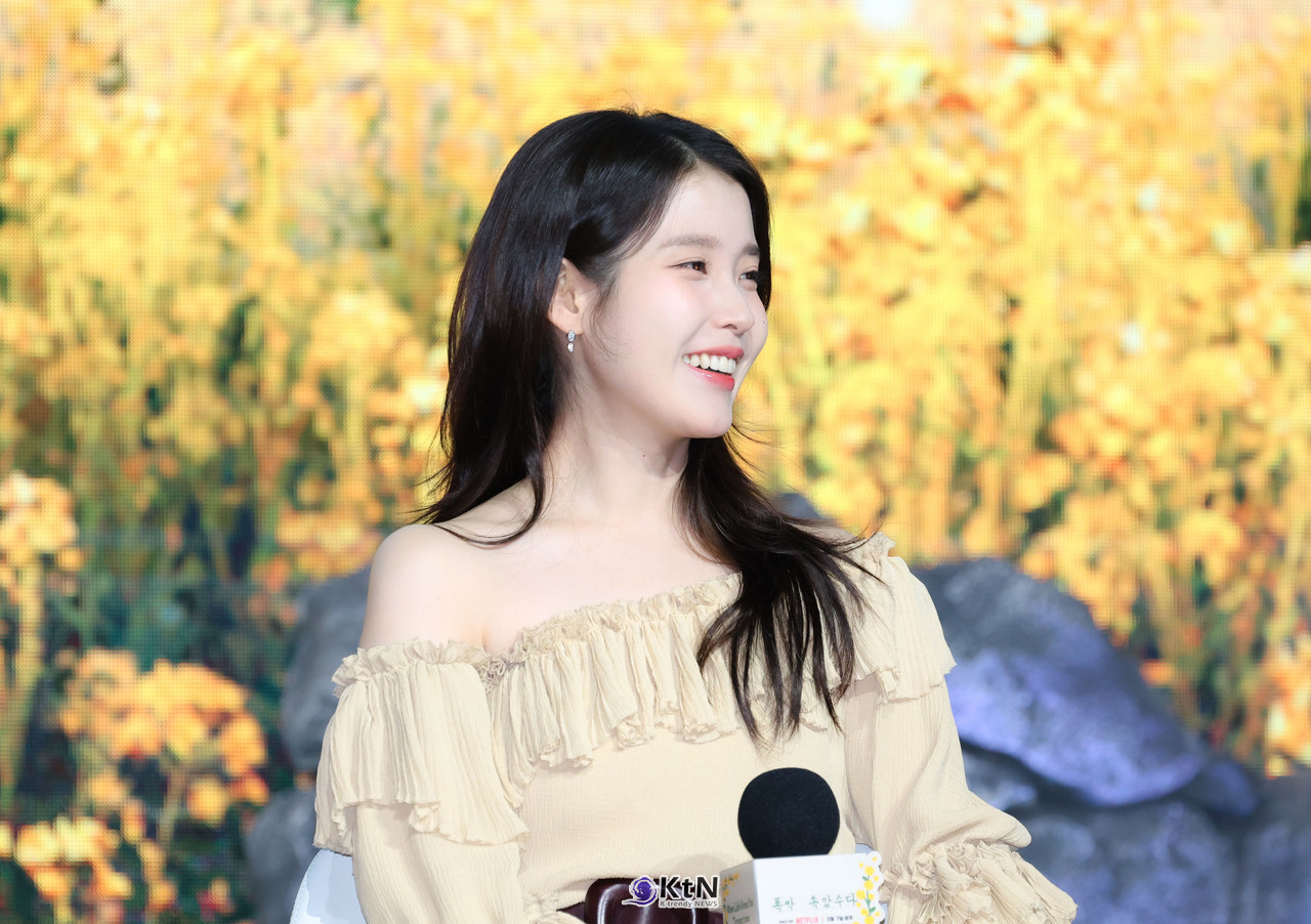 배우 아이유가 넷플릭스 시리즈 '폭싹 속았수다' 제작발표회에 참석해 다양한 이야기를 나누고 있다. / 사진=K trendy NEWS DB ⓒ케이 트렌디뉴스 무단전재 및 수집, 재배포금지