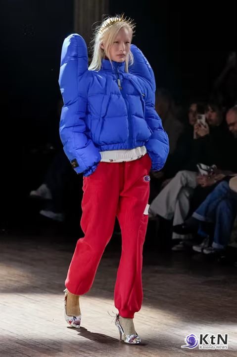 Glitter, Balloons, and Another Champion Collab at UNDERCOVER FW25. 사진= Daniele Oberrauch/Gorunway.com,  K trendy NEWS DB ⓒ케이 트렌디뉴스 무단전재 및 수집, 재배포금지