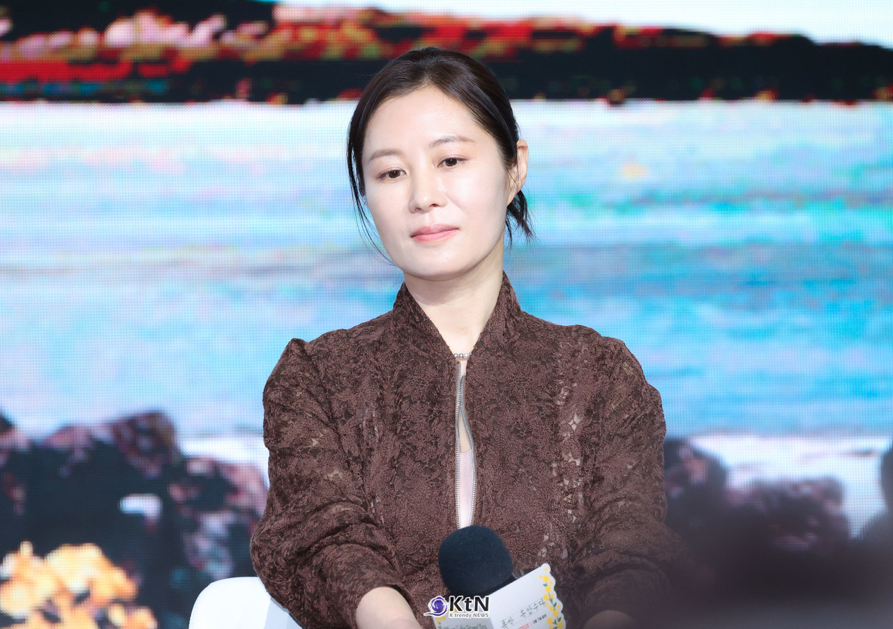 배우 문소리가 넷플릭스 시리즈 '폭싹 속았수다' 제작발표회에 참석해 다양한 이야기를 나누고 있다. / 사진=K trendy NEWS DB ⓒ케이 트렌디뉴스 무단전재 및 수집, 재배포금지