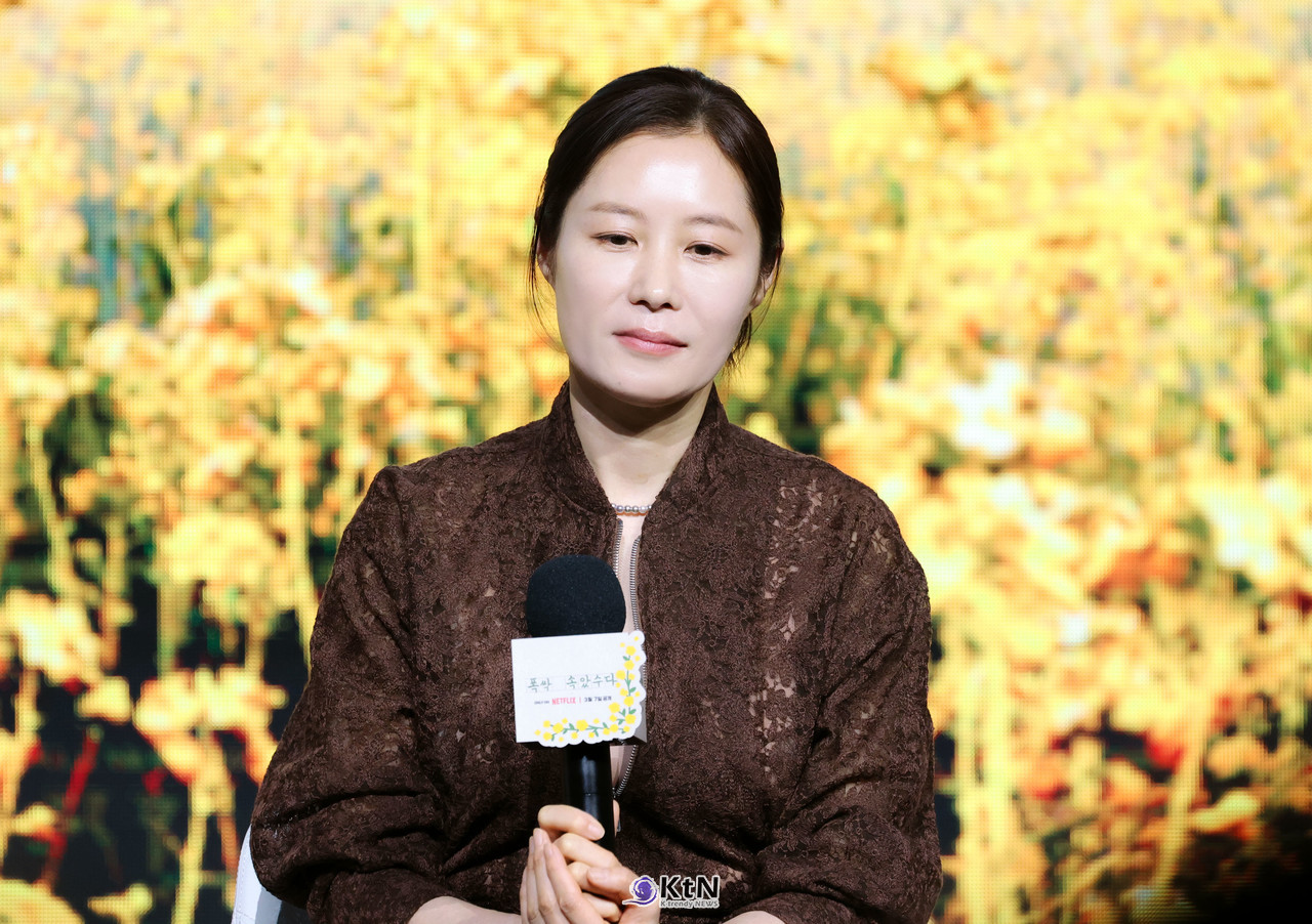 배우 문소리가 넷플릭스 시리즈 '폭싹 속았수다' 제작발표회에 참석해 다양한 이야기를 나누고 있다. / 사진=K trendy NEWS DB ⓒ케이 트렌디뉴스 무단전재 및 수집, 재배포금지