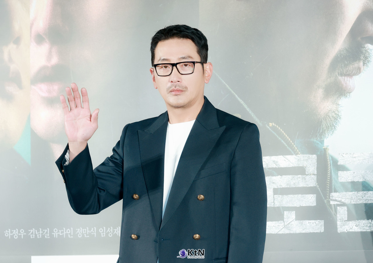 배우 하정우가 영화 브로큰 제작보고회에 참석해 포즈를 취하고 했다. / 사진=K trendy NEWS DB ⓒ케이 트렌디뉴스 무단전재 및 수집, 재배포금지.
