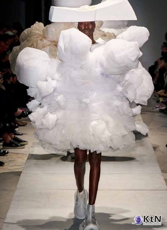 Comme des Garçons (꼼 데 가르송).  사진=예림출판사(Yelim Publishing),  K trendy NEWS DB ⓒ케이 트렌디뉴스 무단전재 및 수집, 재배포금지