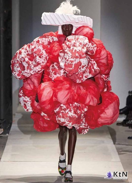 Comme des Garçons (꼼 데 가르송).  사진=예림출판사(Yelim Publishing),  K trendy NEWS DB ⓒ케이 트렌디뉴스 무단전재 및 수집, 재배포금지