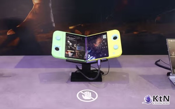   Flex Gaming: 휴대성과 몰입감을 강화한 새로운 게임 환경  사진=Samsung Display, K trendy NEWS DB ⓒ케이 트렌디뉴스 무단전재 및 수집, 재배포금지