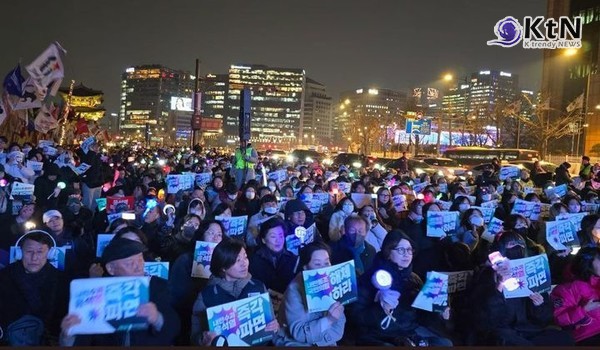 尹 구속 취소 결정에 서울 도심 집회 격화… 한남동 "즉각 석방" vs 광화문 "즉시 항고" 사진=2025 03.07  비강행동 / 엑스 갈무리 K trendy NEWS DB ⓒ케이 트렌디뉴스 무단전재 및 수집, 재배포금지