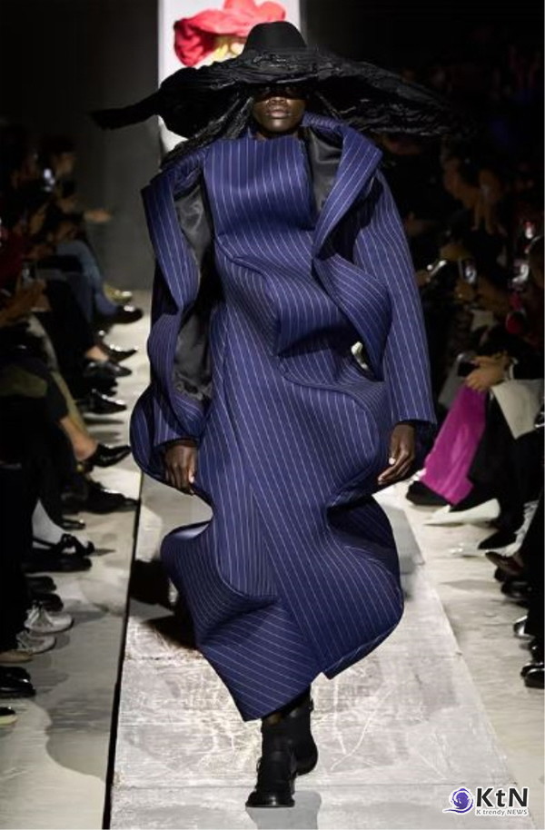 패션의 미래를 다시 쓰는 꼼데가르송. 사진=Isidore Montag/Gorunway.com, K trendy NEWS DB ⓒ케이 트렌디뉴스 무단전재 및 수집, 재배포금지