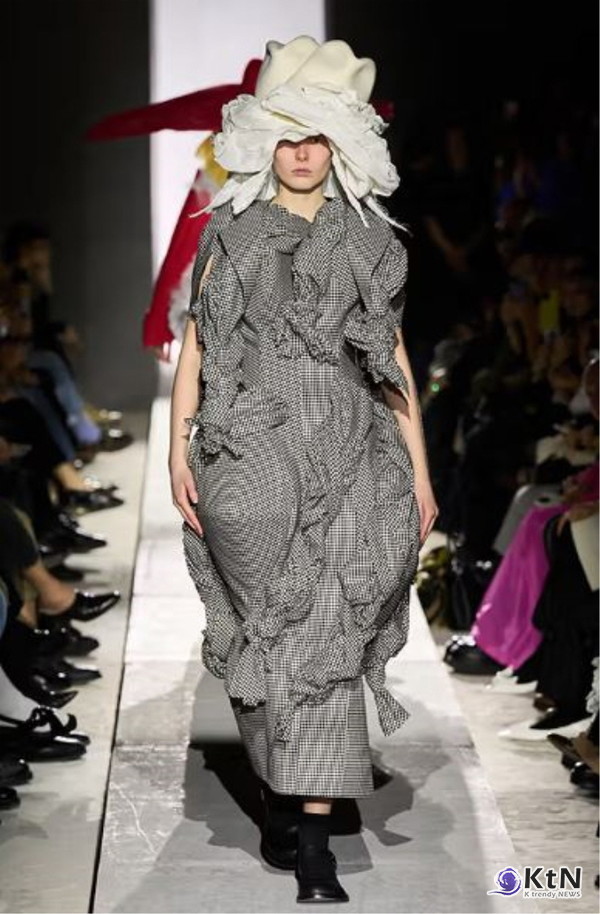 패션의 미래를 다시 쓰는 꼼데가르송. 사진=Isidore Montag/Gorunway.com, K trendy NEWS DB ⓒ케이 트렌디뉴스 무단전재 및 수집, 재배포금지