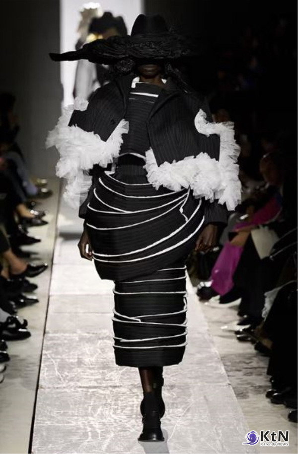 패션의 미래를 다시 쓰는 꼼데가르송. 사진=Isidore Montag/Gorunway.com, K trendy NEWS DB ⓒ케이 트렌디뉴스 무단전재 및 수집, 재배포금지