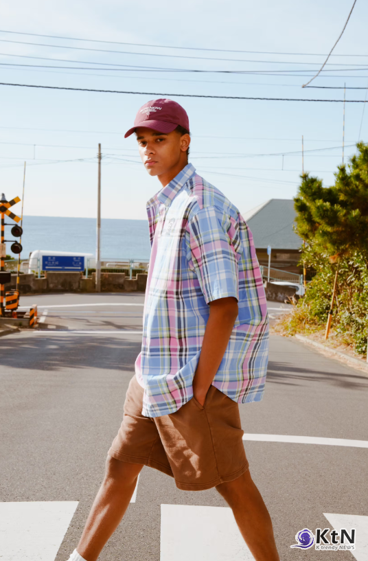 AAPENOW가 2025년 봄/여름 컬렉션을 통해 일본 가마쿠라의 전통적인 문화와 스트리트 패션을 조화롭게 융합하며 새로운 트렌드를 제시했다. 사진=AAPENOW, K trendy NEWS DB ⓒ케이 트렌디뉴스 무단전재 및 수집, 재배포금지