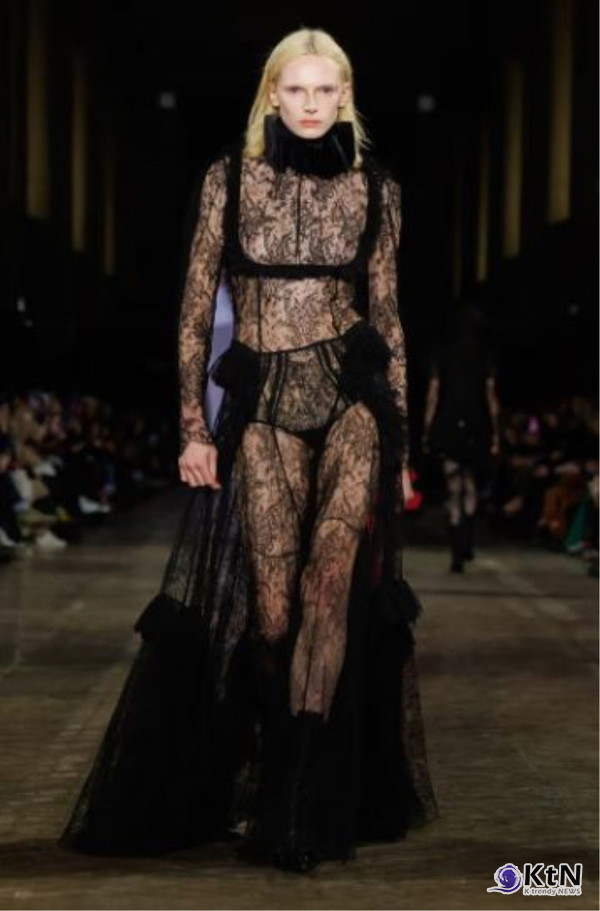 맥퀸 FW25: 데카당트 댄디즘의 부활. 사진=McQueen,  K trendy NEWS DB ⓒ케이 트렌디뉴스 무단전재 및 수집, 재배포금지