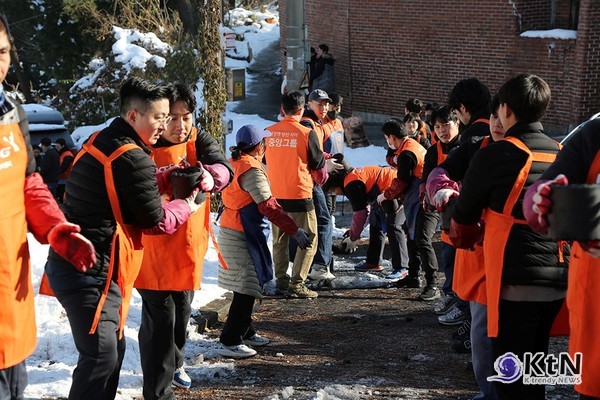지난해 5181명 참가, 총 28만 장의 연탄 기부. 사진=중앙그룹, K trendy NEWS DB ⓒ케이 트렌디뉴스 무단전재 및 수집, 재배포금지