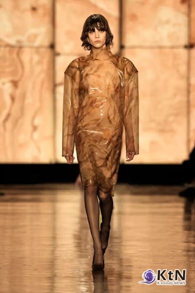 생 로랑이 제시한 2025년 럭셔리 패션의 방향성. 사진=Alessandro Lucioni/Gorunway.com, K trendy NEWS DB ⓒ케이 트렌디뉴스 무단전재 및 수집, 재배포금지