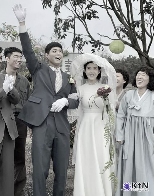 아이유♥박보검, 결혼식 현장 공개…'폭싹 속았수다' 비하인드 화제 사진=2025 03.14  아이유 인스타그램 갈무리 K trendy NEWS DB ⓒ케이 트렌디뉴스 무단전재 및 수집, 재배포금지