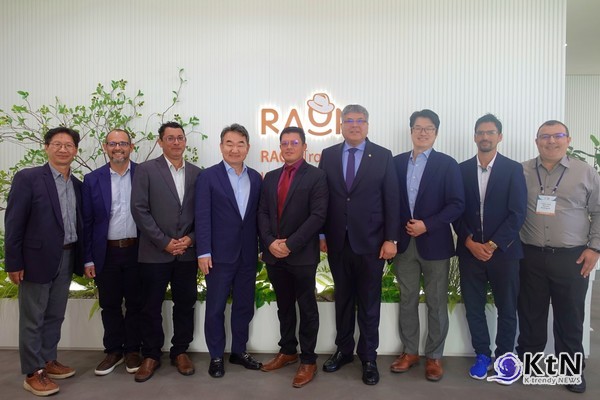 [KtN 박준식기자] IT 보안·인증 플랫폼 선도기업 라온시큐어(대표 이순형, 이정아)가 코스타리카 정부 관계자들을 대상으로 한국형 모바일 신분증(K-DID) 기술에 대한 심층 교육 세미나를 성공적으로 마무리하며, 중남미 디지털 ID 시장 공략에 본격적인 박차를 가하고 있다./사진=라온시큐어, K trendy NEWS DB ⓒ케이 트렌디뉴스 무단전재 및 수집, 재배포금지