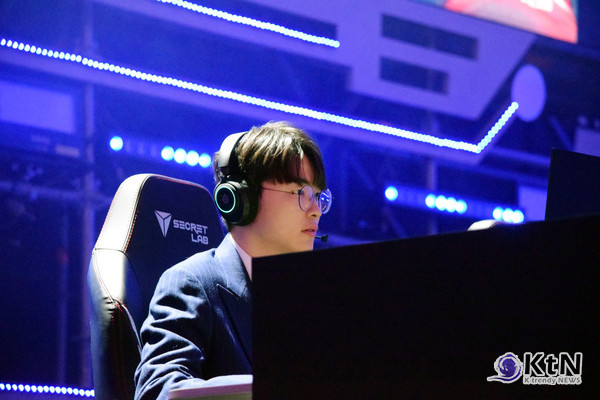 [KtN 포토] T1 페이커 이상혁, 'T1 CON'에서 열정적인 모습으로 팬들 매료 사진=2023.12.28 K trendy NEWS DB ⓒ케이 트렌디뉴스 무단전재 및 수집, 재배포금지