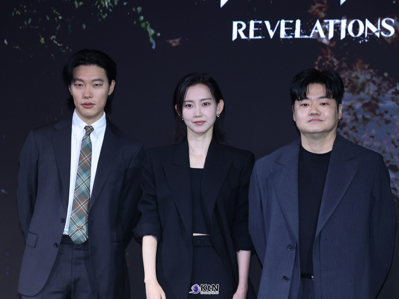 배우 류준열, 신현빈, 신민재가 넷플릭스 영화 '계시록' 제작발표회에 참석해 포즈를 취하고 있다. / 사진=K trendy NEWS DB ⓒ케이 트렌디뉴스 무단전재 및 수집, 재배포금지.