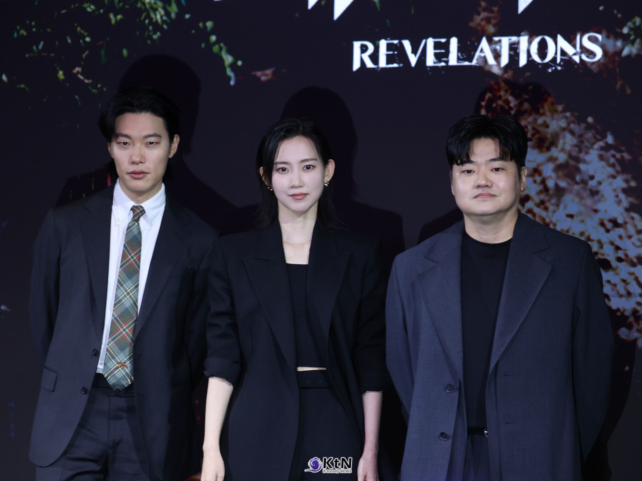 배우 류준열, 신현빈, 신민재가 넷플릭스 영화 '계시록' 제작발표회에 참석해 포즈를 취하고 있다. / 사진=K trendy NEWS DB ⓒ케이 트렌디뉴스 무단전재 및 수집, 재배포금지.