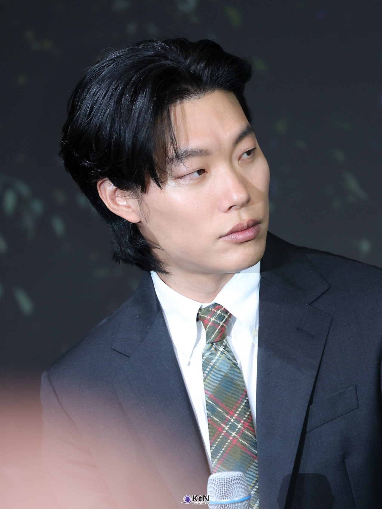 배우 류준열이 넷플릭스 영화 '계시록' 제작발표회에 참석해 포즈를 취하고 있다. / 사진=K trendy NEWS DB ⓒ케이 트렌디뉴스 무단전재 및 수집, 재배포금지.