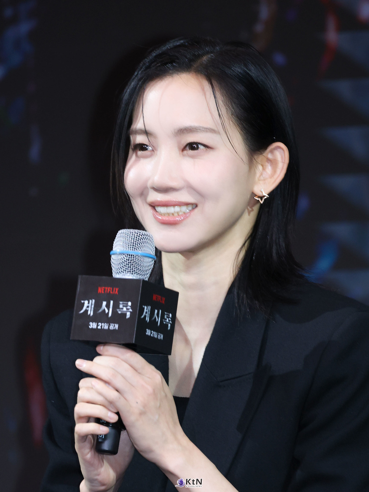 배우 신현빈이 넷플릭스 영화 '계시록' 제작발표회에 참석해 포즈를 취하고 있다. / 사진=K trendy NEWS DB ⓒ케이 트렌디뉴스 무단전재 및 수집, 재배포금지.