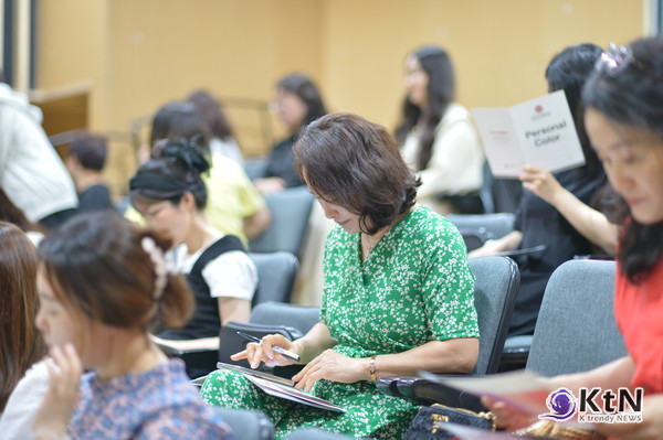 퍼스널 컬러, 참가자들은 강사의 전문성과 열정을 높이 평가하며, 대다수가 높은 만족도를 보였다. 사진=K trendy NEWS DB ⓒ케이 트렌디뉴스 무단전재 및 수집, 재배포금지