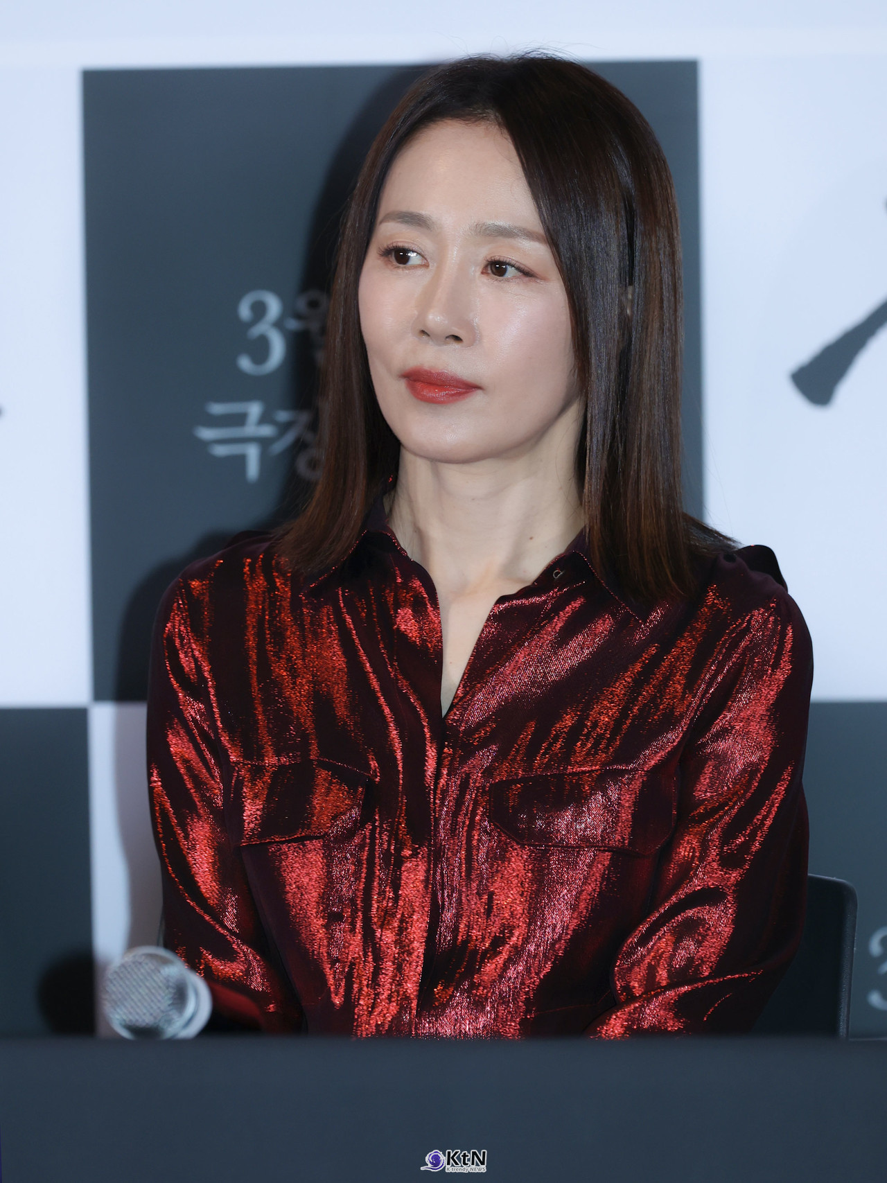 배우 문정희가 영화 '승부' 언론, 배급 시사회 기자 간담회에 참석해 다양한 이야기를 나누고 있다. / 사진=K trendy NEWS DB ⓒ케이 트렌디뉴스 무단전재 및 수집, 재배포금지