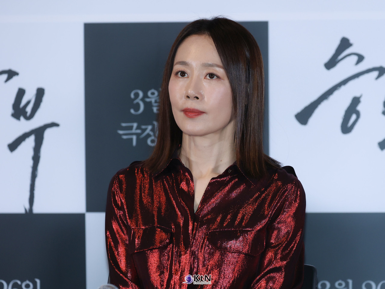 배우 문정희가 영화 '승부' 언론, 배급 시사회 기자 간담회에 참석해 다양한 이야기를 나누고 있다. / 사진=K trendy NEWS DB ⓒ케이 트렌디뉴스 무단전재 및 수집, 재배포금지