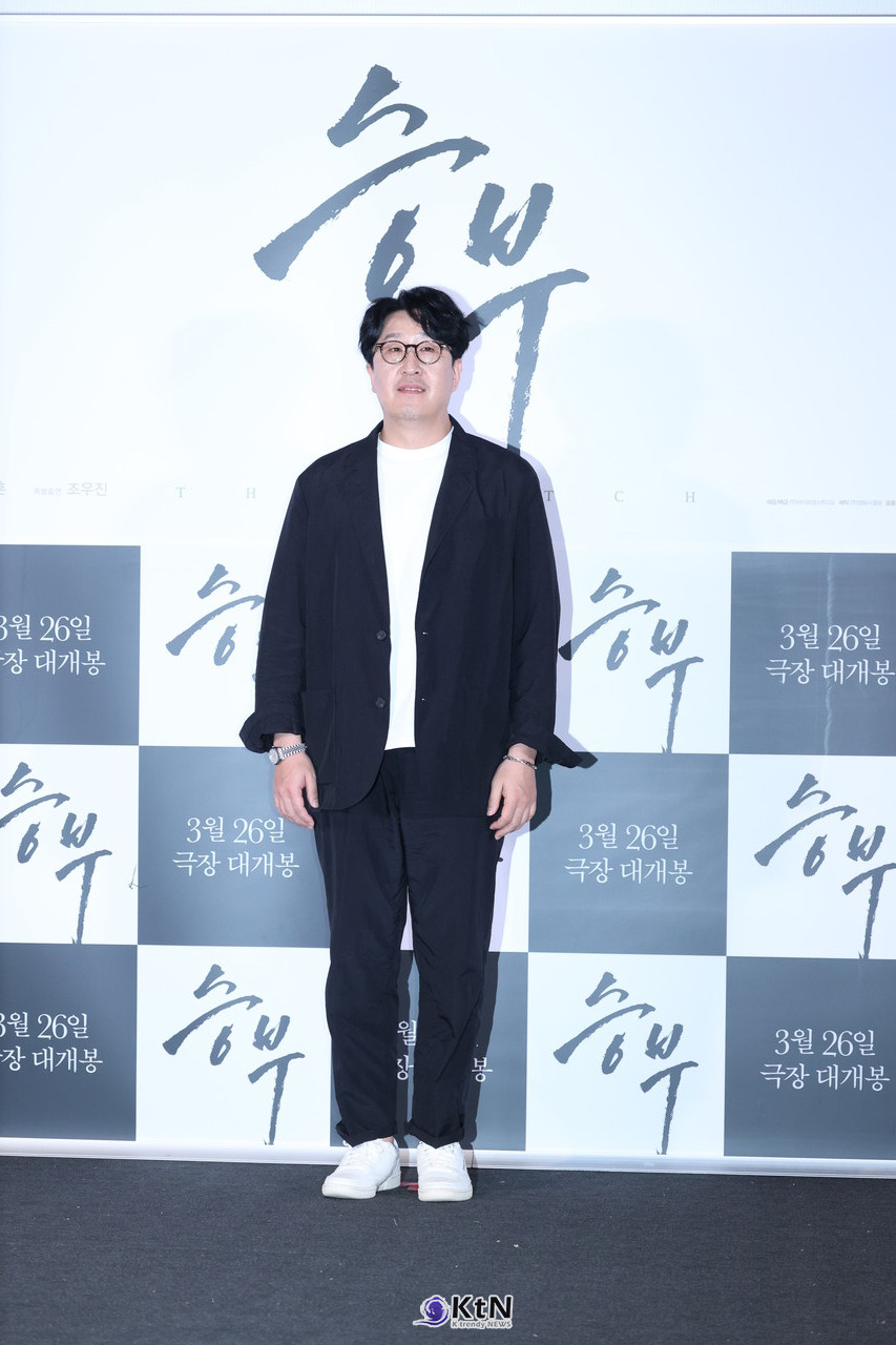 배우 현봉식은 오랜만에 영화관을 찾아 떨리는 마음을 전하며, 관객들에게 진심 어린 인사를 건넸다. /사진=K trendy NEWS DB ⓒ케이 트렌디뉴스 무단전재 및 수집, 재배포금지