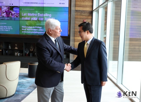 김동연 경기도지사가 미국 내 최대 바이오협회인 바이오콤 캘리포니아(이하 바이오콤 CA)를 방문해 경기도 바이오산업 육성을 위한 협력 방안을 논의했다./사진=경기도, K trendy NEWS DB ⓒ케이 트렌디뉴스 무단전재 및 수집, 재배포금지