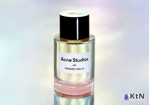 명품 패션과 향수의 경계가 점점 흐려지는 가운데, 스웨덴의 세련된 패션 브랜드 아크네 스튜디오가 럭셔리 향수 시장에 첫발을 내디뎠다./사진=아크네 스튜디오, K trendy NEWS DB ⓒ케이 트렌디뉴스 무단전재 및 수집, 재배포금지