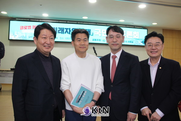 권신일 공동대표는 커뮤니케이션 차원에서 자유보수가 나아갈 길을 제시해 큰 관심을 받았다.(사진=조영식 기자)