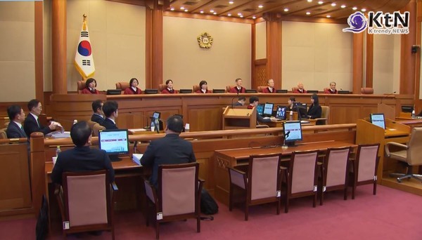 “탄핵 경고음인가, 복귀 신호탄인가”..한덕수 ‘기각’ 여야 반응 극과 극 사진=2025 03.24 헌법재판소  MBC 뉴스 영상 갈무리  K trendy NEWS DB ⓒ케이 트렌디뉴스 무단전재 및 수집, 재배포금지