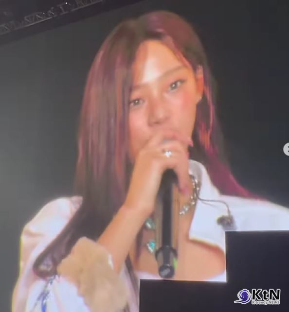 뉴진스, “활동 잠정 중단”…무대 위 무슨 말을 남겼나? 어도어 입장은?  사진=2025 03.24  아이즈 매거진  영상 갈무리 K trendy NEWS DB ⓒ케이 트렌디뉴스 무단전재 및 수집, 재배포금지