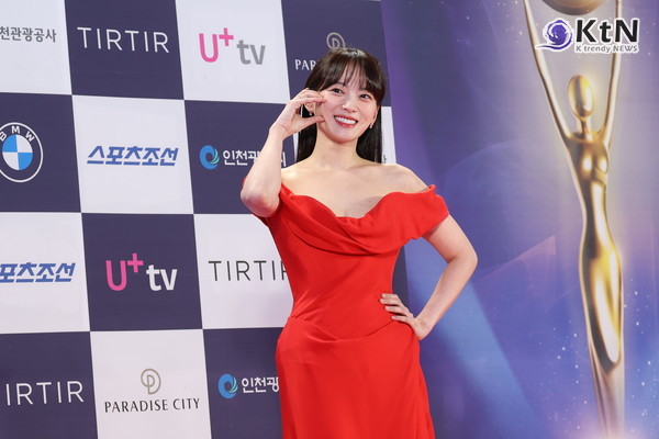 더에이트 천우희, 청룡시리즈어워즈 레드카펫 /“불길 속 소방관분들을 위해”…천우희가 꺼낸 ‘4천만 원’의 진심은?  사진=2025 03.24  K trendy NEWS DB ⓒ케이 트렌디뉴스 무단전재 및 수집, 재배포금지 