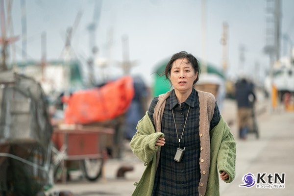 아이유 웨딩드레스 입었다…그 앞에 선 남자는 김선호? 사진=2025 03.24   넷플릭스 K trendy NEWS DB ⓒ케이 트렌디뉴스 무단전재 및 수집, 재배포금지