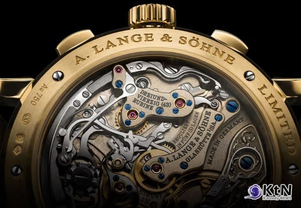 제네바 워치 데이즈에서 'A. 랑에 운트 죄네(A. Lange & Söhne)'가 공개한 다토그래프 Handwerkskunst는 단순한 시계가 아닌, 현대 명품 시장에서 장인의 손길이 만들어낸 예술 작품으로 주목받고 있다./사진= A. Lange & Söhne, K trendy NEWS DB ⓒ케이 트렌디뉴스 무단전재 및 수집, 재배포금지