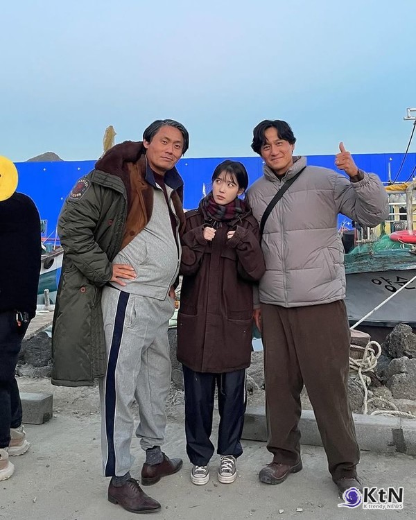 아이유, 故 강명주와 마지막 교감…‘폭싹 속았수다’ 비하인드 공개 사진=2025 03.25  아이유 인스타그램 갈무리  K trendy NEWS DB ⓒ케이 트렌디뉴스 무단전재 및 수집, 재배포금지