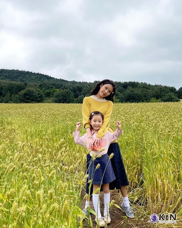 아이유, 故 강명주와 마지막 교감…‘폭싹 속았수다’ 비하인드 공개 사진=2025 03.25  아이유 인스타그램 갈무리  K trendy NEWS DB ⓒ케이 트렌디뉴스 무단전재 및 수집, 재배포금지