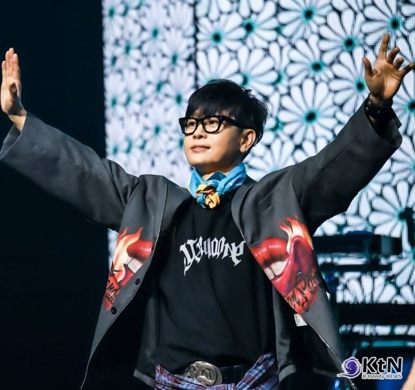 “헌재여, 옳은 일 하시길” 이승환, 윤석열 대통령 탄핵 촉구 무대 다시 선다 사진=2025 03.26  이승환 인스타그램   photo by @hi_midan 갈무리 K trendy NEWS DB ⓒ케이 트렌디뉴스 무단전재 및 수집, 재배포금지