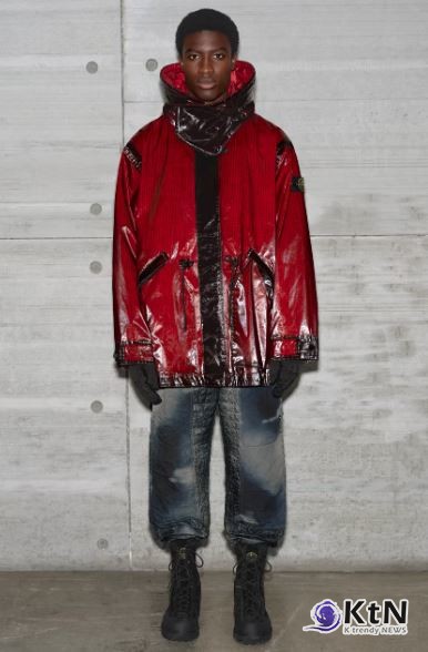 스톤아일랜드가 밀라노 패션위크에서 FW25 컬렉션을 공개하며 테크니컬 아우터웨어 분야의 정점에 다시 한 번 서게 됐다.  사진=Stone Island, K trendy NEWS DB ⓒ케이 트렌디뉴스 무단전재 및 수집, 재배포금지